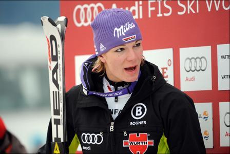 Depois da vitória no super-combinado de sexta-feira, a esquiadora alemã Maria Riesch voltou a vencer, marcando o seu melhor tempo em 1 minutos 13 segundos e 24 centésimos, um centésimo a menos que a americana Lindsey Vonn / Foto: Jonas Rinder